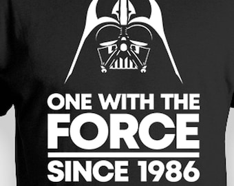 Camiseta de cumpleaños número 40 para hombre, camisetas de película, regalo geek para él, camiseta personalizada del año "One With The Force" desde 1986, camiseta de cumpleaños para hombre
