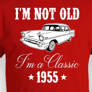 面白い誕生日シャツ、男性への70歳の誕生日プレゼント、誕生日Tシャツ、彼へのプレゼント、カスタム年、私は年寄りじゃない、私はクラシック、1955年の誕生日メンズTシャツ