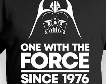 50e verjaardag T-shirt film fan verjaardag cadeau-ideeën nerd shirts gepersonaliseerde T-shirt B-dag shirt One With The Force Since 1976 verjaardag heren-T-shirt