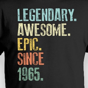 60. Geburtstagsgeschenk für Männer Meilenstein Geburtstags-T-Shirt Kundenspezifisches Jahr Bday Geschenkidee für Frauen Personalisierte B-Day legendäres fantastisches Epos 1965