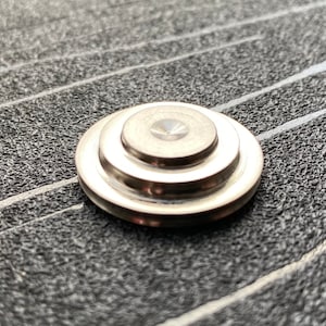 Imperial Offizien Code Disc mit Befestigungsschraube: Neusilber Metall Größe 25,9 mm