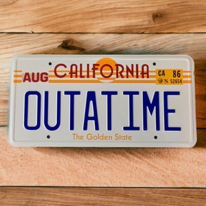 バック・トゥ・ザ・フューチャー OUTATIME デロリアン プロップ ナンバープレート アルミニウムにエンボス加工 300 mm x 150 mm