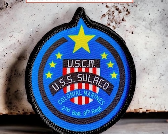 Naszywka do prasowania z nadrukiem przedstawiająca żołnierzy piechoty morskiej USS Sulaco z czasów kolonii USA. Duża, 85 mm x 75 mm.