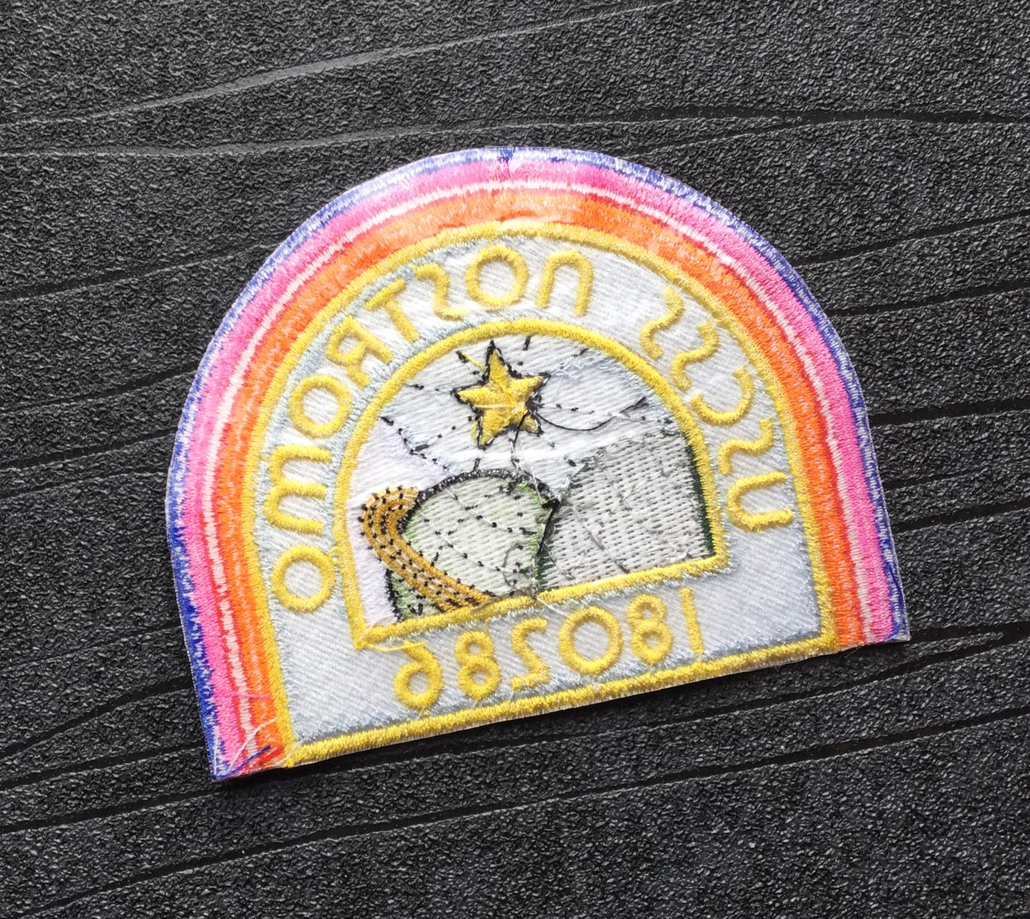 Patch Brodé USCSS Nostromo (Alien) - Lot De 2 - 7.5 X 9.5 Cm - Couleurs Vives, Bord Coupé à Chaud - À Coudre Sur Veste Ou Sac