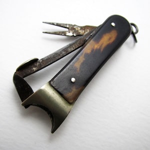 Coupe-cigare de poche miniature victorien ancien, pendentif multi-outils coupe-cigare de poche, manche en écaille de tortue, acier au carbone, c1890.
