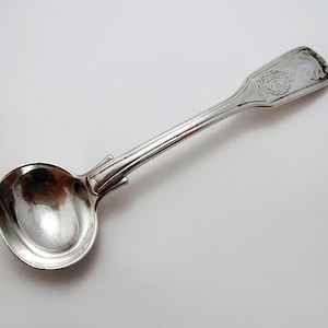 Cuchara grande de plata esterlina maciza para sal y condimentos, estilo georgiano inglés antiguo, William Eaton, 1833.