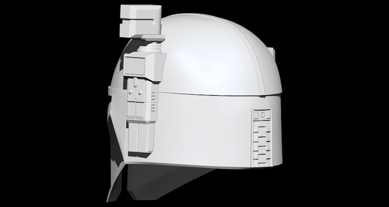 Pu&ograve; includere: Un casco di plastica bianco con una parte superiore a forma di cupola e una visiera rettangolare. Il casco ha un piccolo accessorio rettangolare sul lato.
