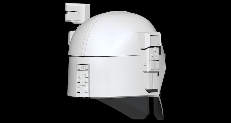 Pu&ograve; includere: Un modello 3D stampato in bianco di un casco con una parte superiore a forma di cupola e vari dettagli, tra cui un pannello rettangolare sul lato e una piccola antenna in cima.