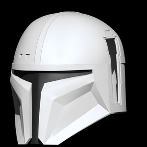 Pu&ograve; includere: Un casco di plastica bianco con una visiera nera e un design dettagliato. Il casco ha una cresta rialzata sulla parte superiore e una striscia nera sul lato.