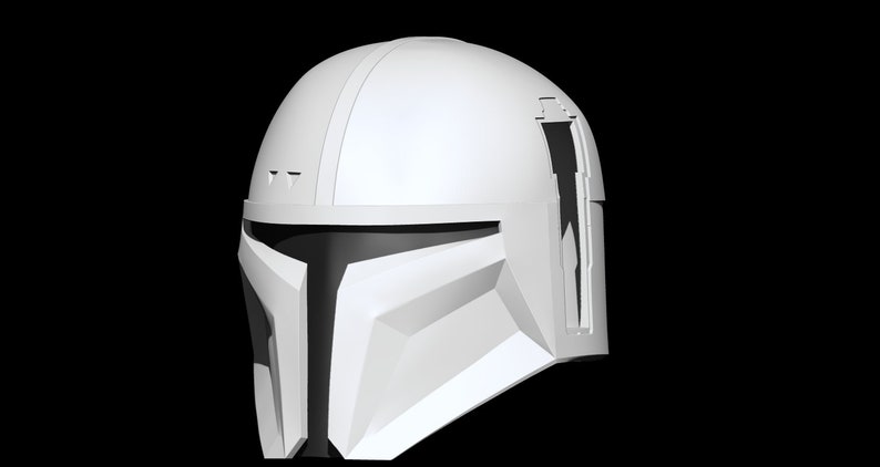 Pu&ograve; includere: Un casco di plastica bianco con una visiera nera e un design dettagliato. Il casco ha una cresta rialzata sulla parte superiore e una striscia nera sul lato.