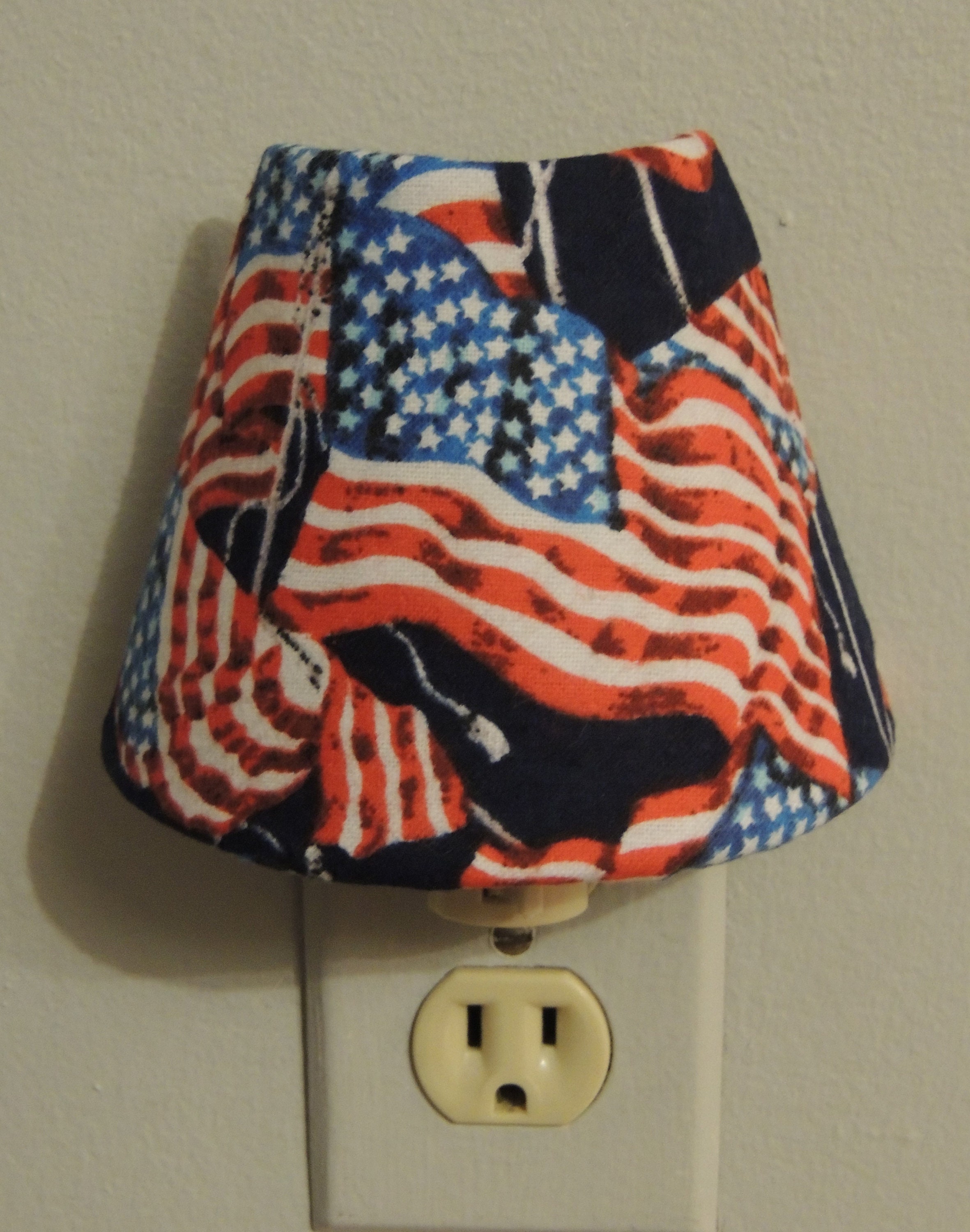 4th of July Night Light With American Flags and on & off Switch 5 Watts Bulb Red White and Blue