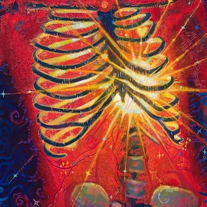 Peut inclure: Une représentation artistique vibrante d'une cage thoracique humaine, rayonnant d'une lumière dorée sur un fond rouge profond. L'œuvre présente des détails complexes et un thème céleste, avec des étoiles et des motifs tourbillonnants.