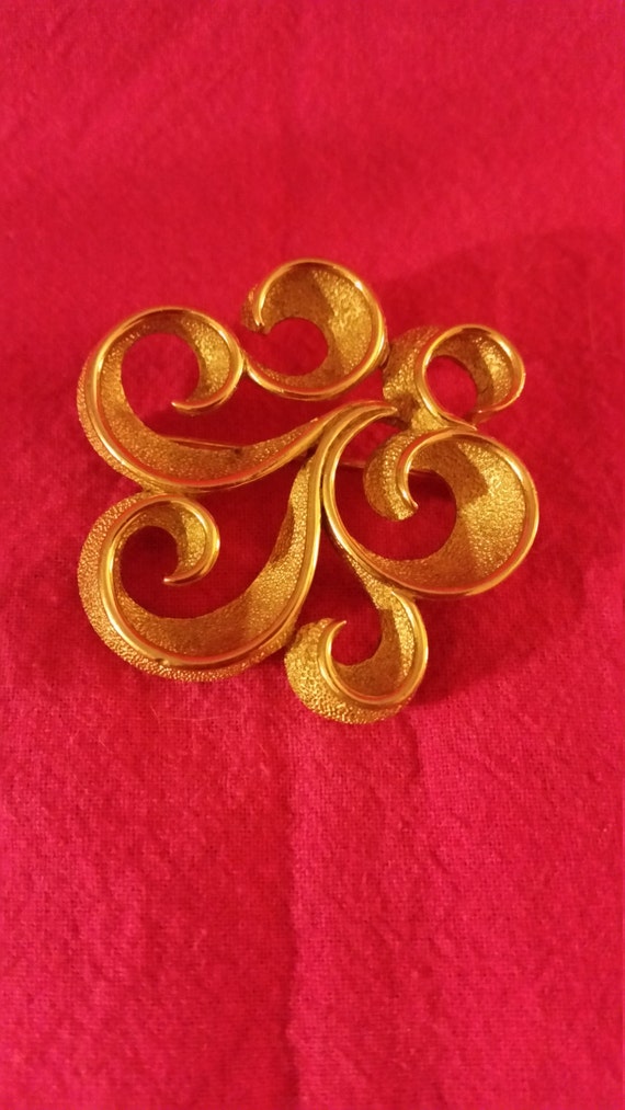 Crown Trifari Brooch - image 1