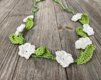 Crocheted flower wreath to tie for flower children, white flowers