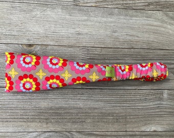 1 Haarband Erwachsene Retroblume rosa rot auf beige