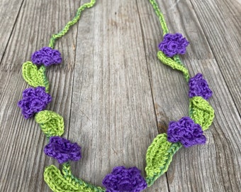Crocheted flower wreath to tie for flower children, purple flowers
