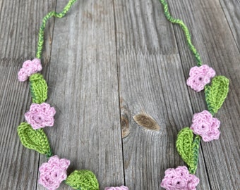 Crocheted flower wreath to tie for flower children, flowers, pink