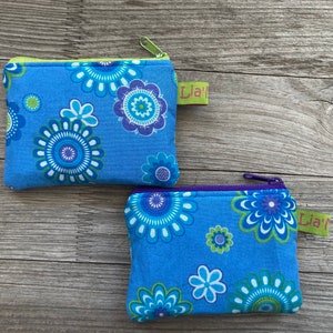 Geldbeutel,Täschchen Blumen lila, grün auf blau