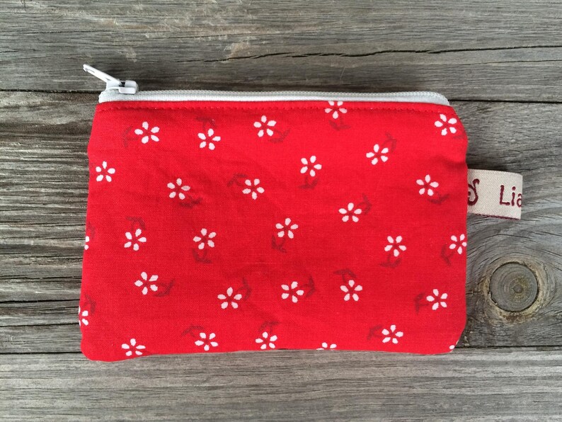 Purse bag of flowers white on red