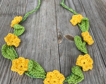 Crocheted flower wreath to tie for flower children, yellow flowers
