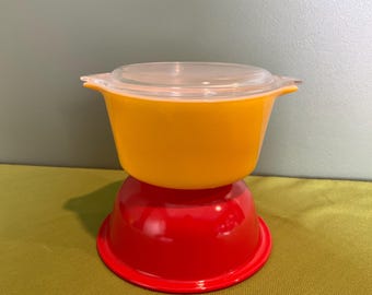 Vintage, pyrex, one quart, yellow  baking casserole dish.