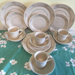 Vintage Corelle by Corning Ware Dinnerware Set, Calico Rose, Service for 4.