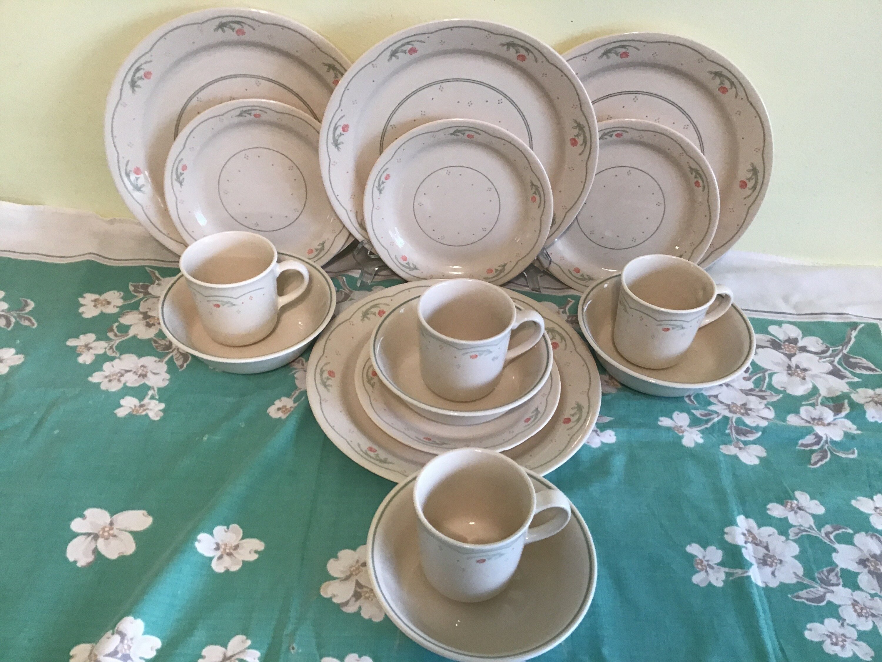 Vintage Corelle by Corning Ware Dinnerware Set, Calico Rose, Service for 4.