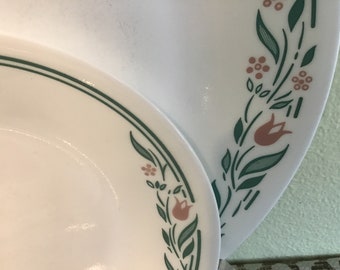 Set von 8 Stück Corelle von Corning Ware Geschirr Brotplatten, Rose Marie Muster mit rosa Tulpen.