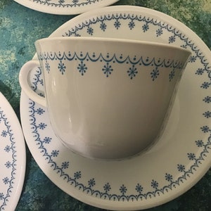 Set of 4 Vintage Corelle by Corning, Snowflake Garland, Coffee Cups and Saucers.
