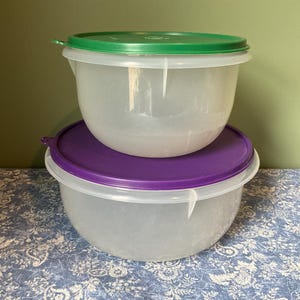 Vintage Tupperware Green and Purple nesting, mixing bowl set of two with lids.