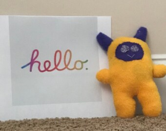 Peluche de monstruo amigable