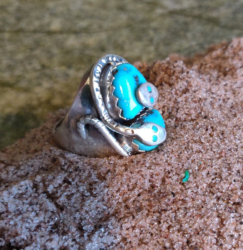 Sterling Silver Zuni VTG Beautiful Turquoise Double Snake Ring
