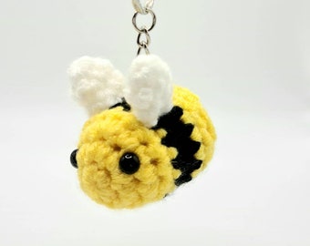 Crochet Bee Keyring - Bee Keychain - Gift for vegan - save the bees - bee keychain - bumble bee gift - vegan gift - keychain - bag charm