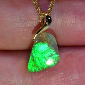 BRIGHT! Solid Australia Lightning Ridge Opal Solid 18K Gold Pendant (17371)