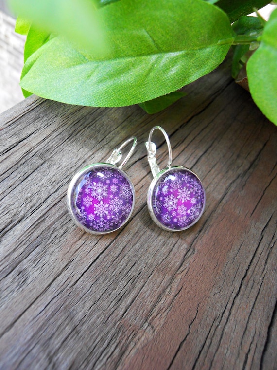 Pale violet snowflake with Cabachon Gemstone Earrings Pale violet snowflake with Cabachon Gemstone Earrings
