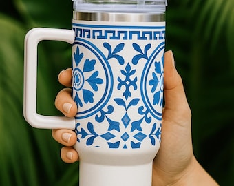 Urlaubsbecher, mediterraner blauer Blumenbecher mit Griff, personalisierte Reisetasse mit 40 Unzen | Heiß Kalt Thermobecher | Geschenk für Sie