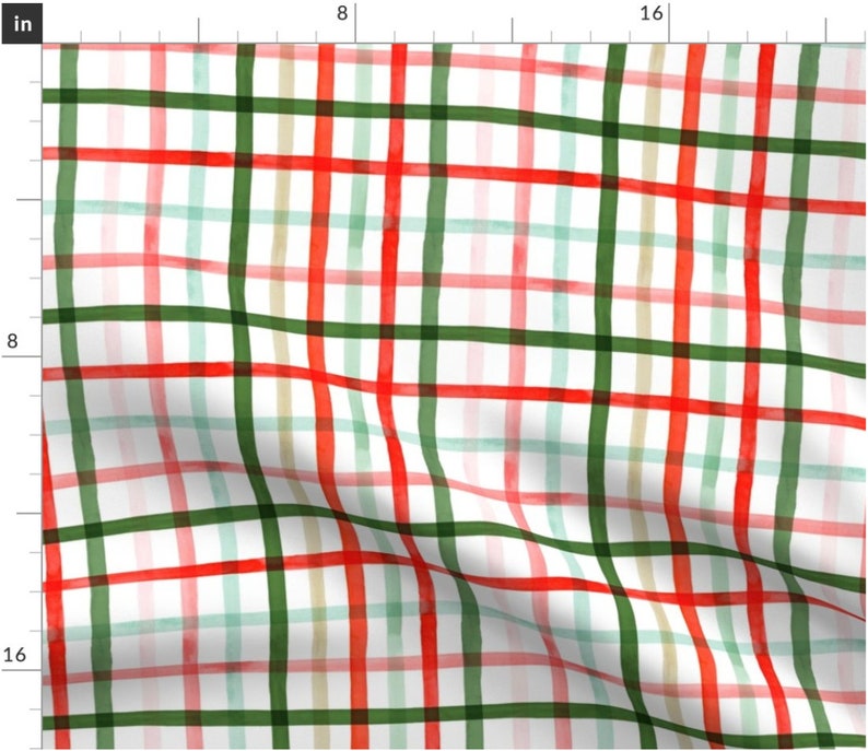 Puede incluir: Tela de cuadros de acuarela con fondo blanco y l&iacute;neas entrecruzadas rojas, verdes y verde claro. El dise&ntilde;o tambi&eacute;n incluye finas l&iacute;neas marr&oacute;n claro. El patr&oacute;n es de estilo festivo, pintado a mano.