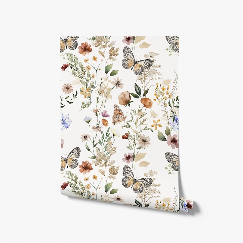 K&ouml;nnte beinhalten: Ein nahtloses Muster mit Aquarell-Illustrationen von Schmetterlingen und Wildblumen in Orange-, Gelb-, Braun-, Rosa- und Blaut&ouml;nen auf wei&szlig;em Hintergrund.