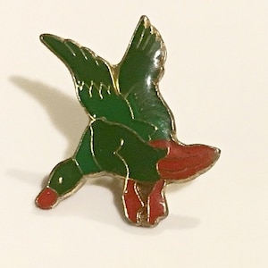 Duck Mallard flying bird vintage retro pin emo punk 80s pinback hat duck hunter