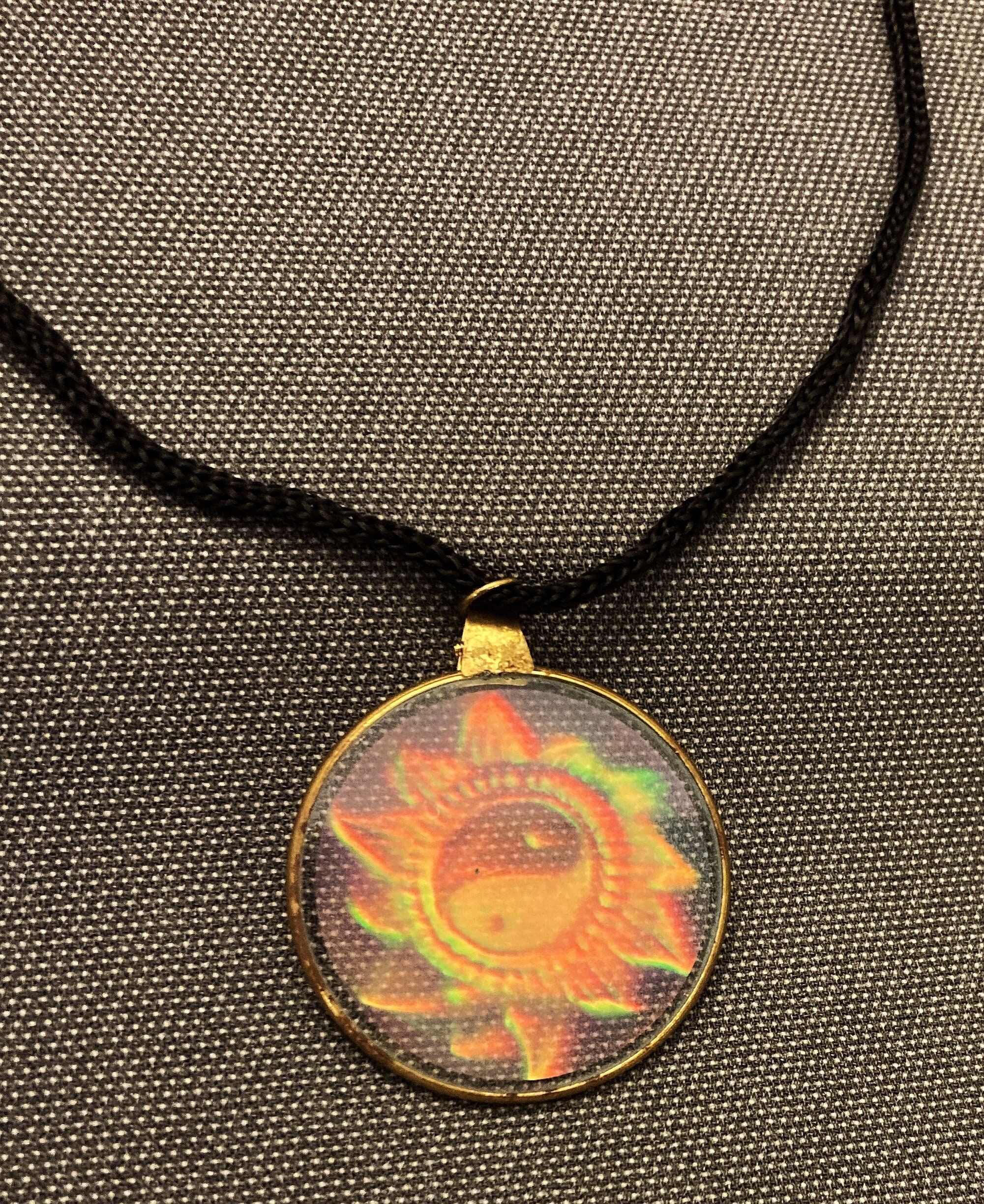 Retro 90s Yin Yang Hologram Sun Vintage Pendant Necklace Prism