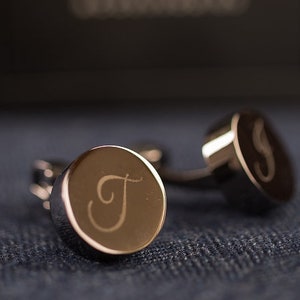 Gemelos negros con letras grabadas en metal personalizadas, gemelos retro hechos a mano con estilo steampunk vintage, gemelos de gran regalo, regalo para hombres