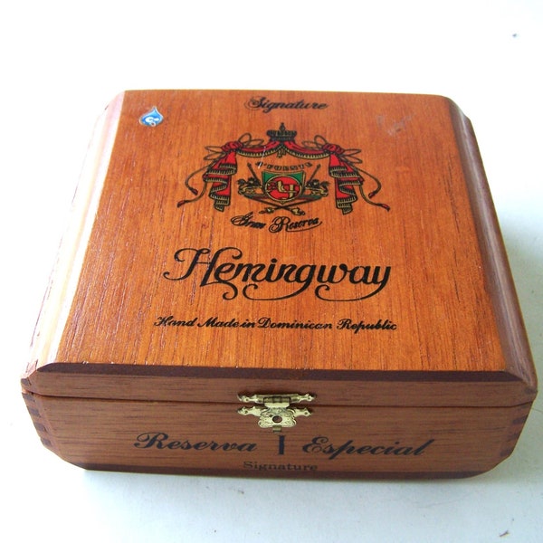 Arturo Fuente Signature Hemingway Empty Wooden Cigar Box, Vintage Cigar Box, Birthday Gift for Men, Bar Decor, Collectors's Item, Cigars