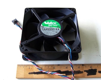 Ventoinha de computador 12 VCC 1,40 A 120 mm. Nidec BETAV modelo B35502-35 usada, ventoinha de gabinete, produto americano, peças de computador recicladas.