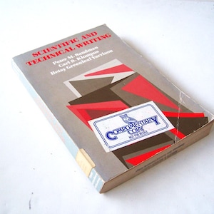 Puede incluir: Un libro gris con un diseño geométrico rojo, marrón y blanco en la portada. El título del libro es "Scientific and Technical Writing" y los autores son Peter M. Sandman, Carl S. Klompus y Betsy Greenleaf Varrison. Una pegatina azul con el texto "Complimentary Copy Not for Resale" está en la portada.