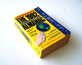 Der Information Please Almanach von 1992, Atlas und Jahrbuch von 1992, Volkszählungsergebnisse von 1990, World Series-Statistiken von 1991, Schlagzeilenverlauf