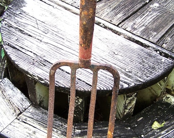 Vintage Rusty Pitchfork or Potato Fork, Farm Decor, Reusable Potato Fork, American Product, Rusty Garden Tool, Pitchfork Head, Rusty Metal