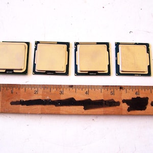 Återvunna datorchips eller processorer Fyra totalt för hantverk och smyckestillverkning, nördsmyckesdelar, amerikansk säljare, robot- och skulpturdelar