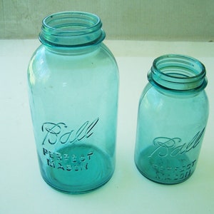 Vintage Ball Perfect Mason Jars zestaw dwóch, niebieskie szklane słoiki kwarta, retro słoiki do konserw, wystrój wiejskiego domu, stare słoiki Ball