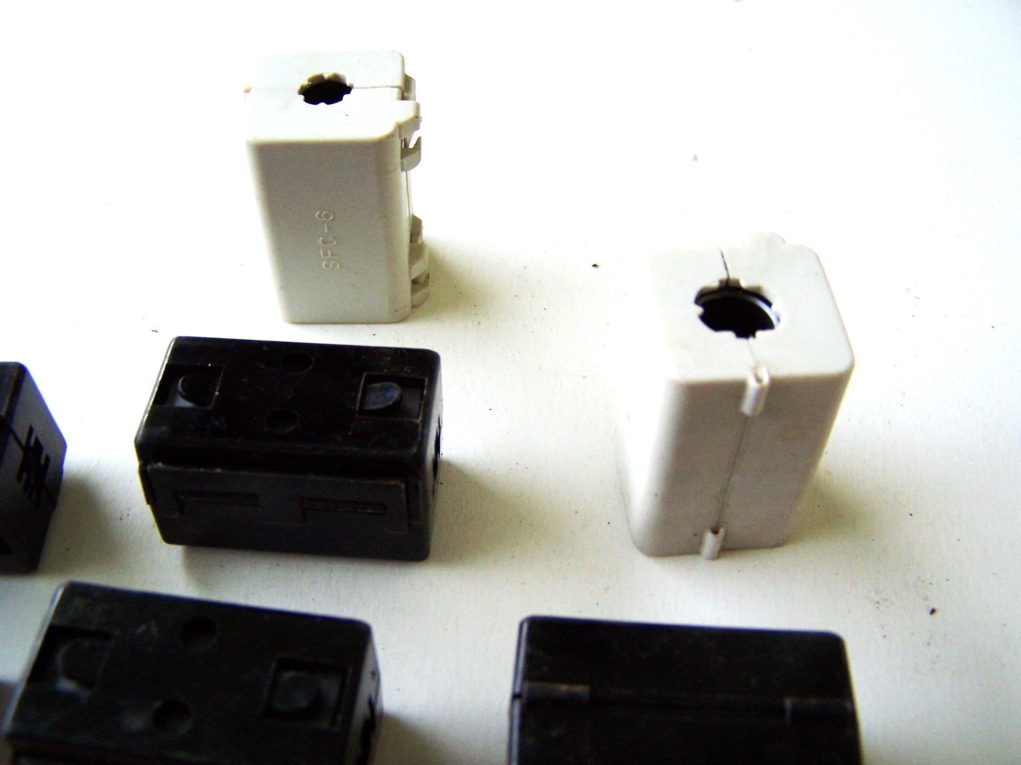Snap-on Toroidal Ferrite Cores Set of 7 Used, Toroidal Inductor Cores ...