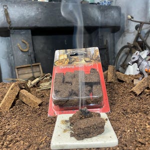 Ierse turfwierook met haard brandend gras